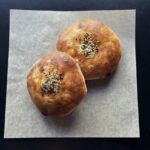 Булочка с кунжутом